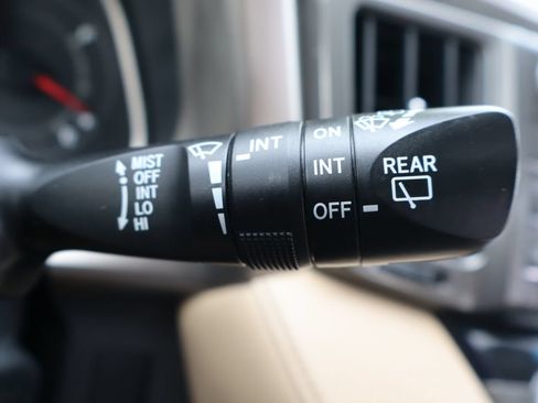Used 2013 Toyota RAV4 XLE AWD/4WD image 33