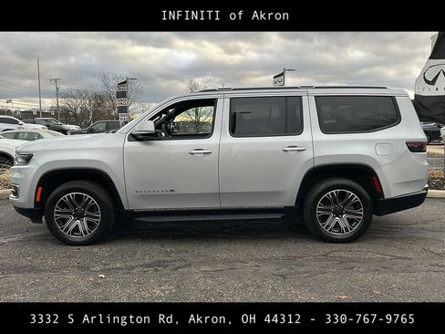 Used 2022 Jeep Wagoneer Series III w/ Flexible Seating Group image 9