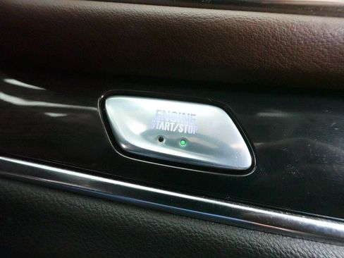 Used 2018 Buick Enclave Avenir w/ Avenir Technology Package AWD/4WD image 22