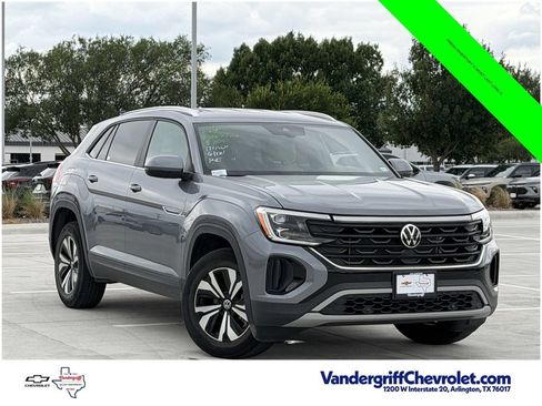 Used 2024 Volkswagen Atlas Cross Sport SE FWD image 2