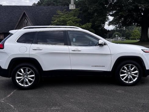 Used 2017 Jeep Cherokee Limited AWD/4WD image 9