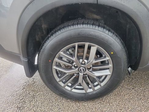 Used 2023 Nissan Rogue S image 6