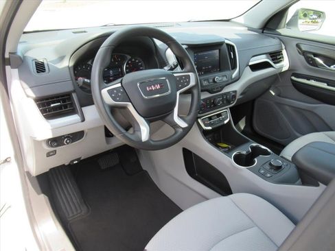 Used 2024 GMC Terrain SLE w/ Driver Convenience Package FWD image 15