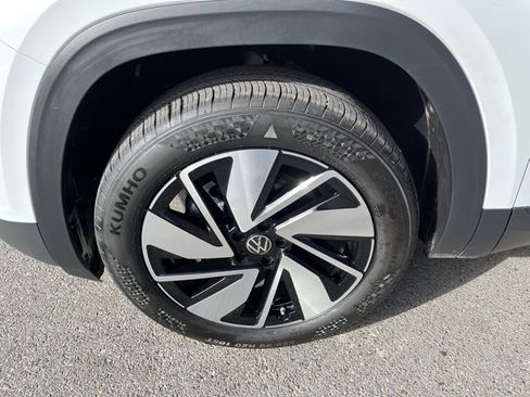 Used 2025 Volkswagen Atlas SE image 18