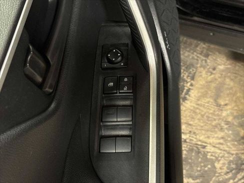 Certified 2022 Toyota RAV4 LE AWD/4WD image 22