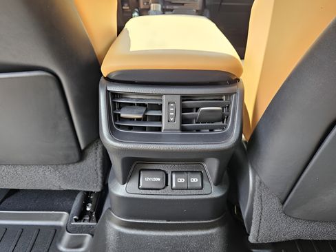 Used 2022 Lexus ES 350 Ultra Luxury w/ Accessory Package FWD image 10