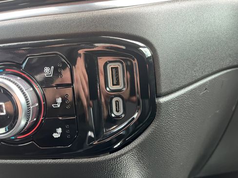 Used 2025 GMC Sierra 1500 SLT RWD image 17
