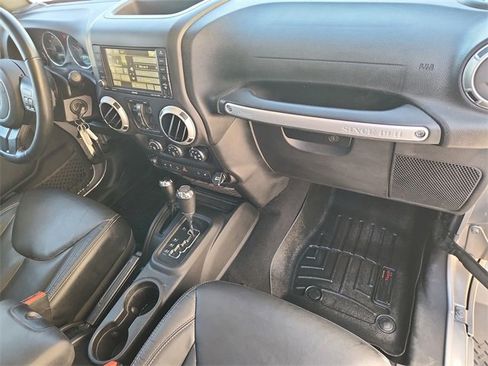 Used 2017 Jeep Wrangler Unlimited Sahara w/ Connectivity Group image 25