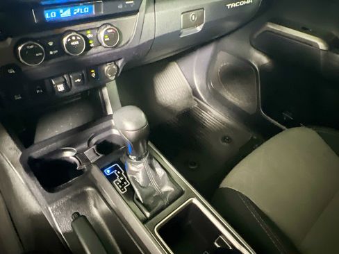 Used 2022 Toyota Tacoma TRD Off-Road w/ Technology Package RWD image 26