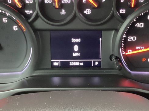 Used 2023 Chevrolet Silverado 1500 Custom image 3