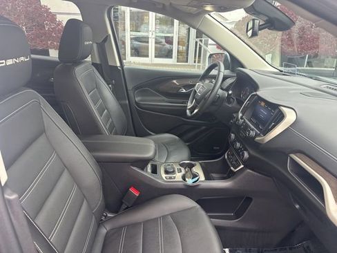 Used 2024 GMC Terrain Denali w/ Denali Premium Package AWD/4WD image 36