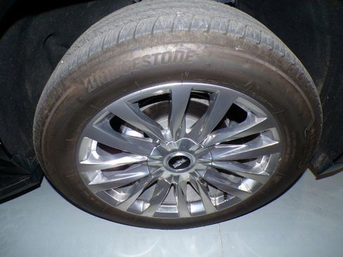 Used 2021 Cadillac Escalade Premium Luxury w/ Driver Assist Tech Package image 33