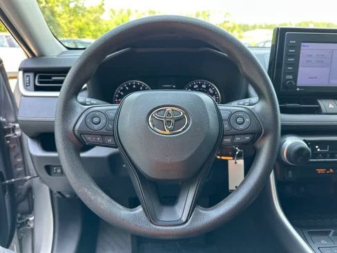 Used 2022 Toyota RAV4 LE image 24