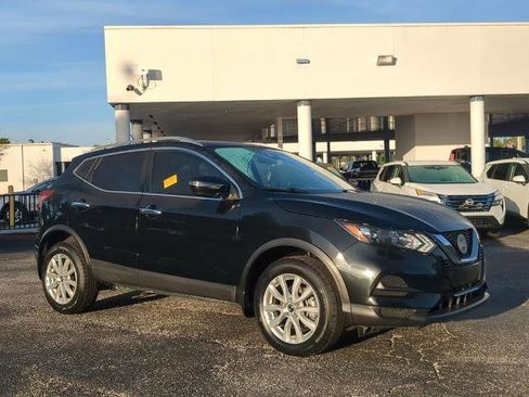 Certified 2020 Nissan Rogue Sport SV image 2