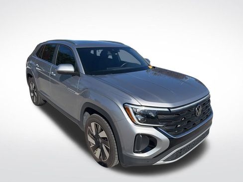 Used 2024 Volkswagen Atlas Cross Sport SE image 3