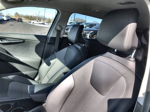 Used 2024 Kia Niro EX image 17