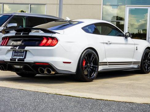 Used 2022 Ford Mustang Shelby GT500 w/ Technology Package RWD image 12