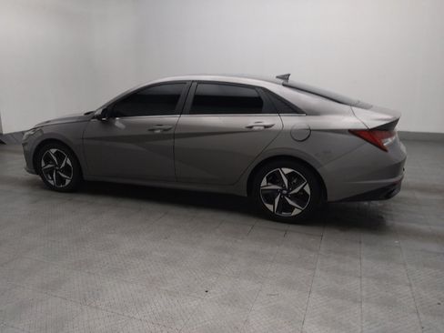 Used 2022 Hyundai Elantra Limited w/ Cargo Package FWD image 5