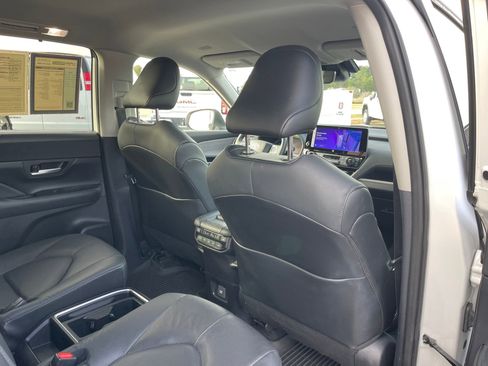 Used 2024 Toyota Grand Highlander XLE image 28