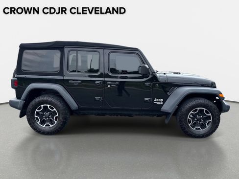 Used 2018 Jeep Wrangler Unlimited Sport S AWD/4WD image 3