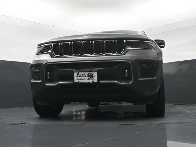 Used 2023 Jeep Grand Cherokee Overland AWD/4WD image 19