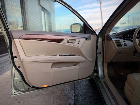 Used 2010 Toyota Avalon XLS image 7