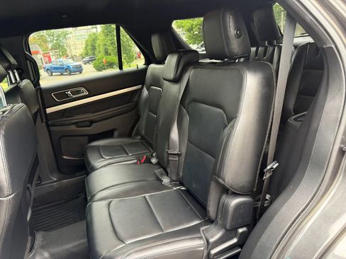 Used 2016 Ford Explorer XLT w/ Equipment Group 202A AWD/4WD image 14