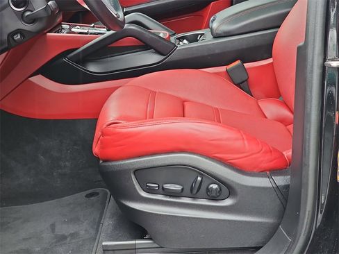 Used 2022 Porsche Cayenne image 33