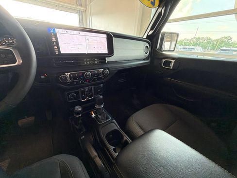 Used 2024 Jeep Wrangler Unlimited Sahara AWD/4WD image 23