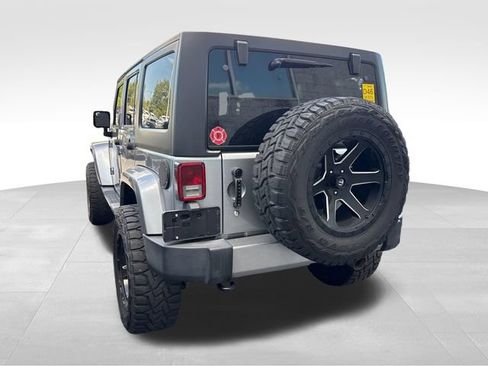 Used 2018 Jeep Wrangler Unlimited Sahara AWD/4WD image 3