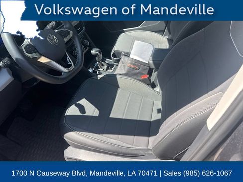 Used 2023 Volkswagen Taos SE w/ Panoramic Sunroof Package FWD image 7