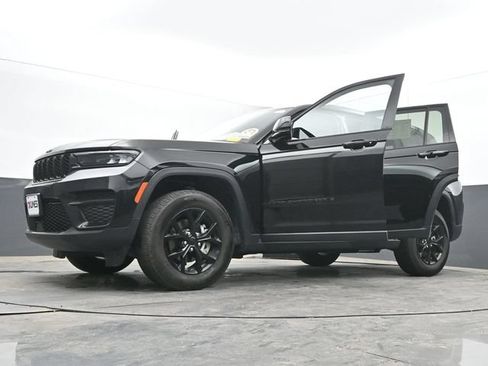 Used 2025 Jeep Grand Cherokee Altitude AWD/4WD image 67