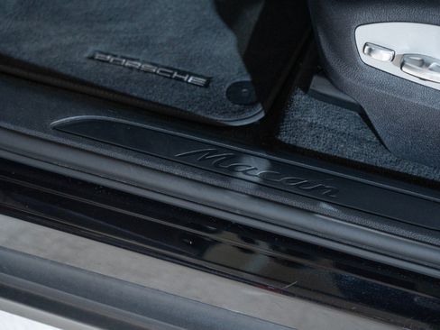 Certified 2024 Porsche Macan AWD/4WD image 12