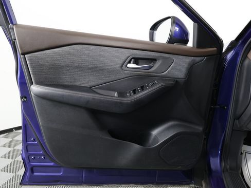 Used 2021 Nissan Rogue SV image 12