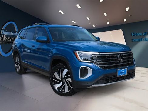 Certified 2025 Volkswagen Atlas SE image 1