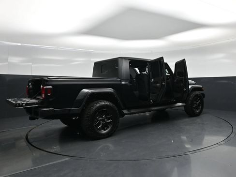 Used 2022 Jeep Gladiator Sport AWD/4WD image 5