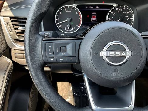 Used 2023 Nissan Rogue SV AWD/4WD image 11