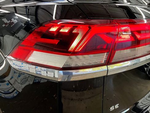 Used 2024 Volkswagen Atlas Cross Sport SE image 31