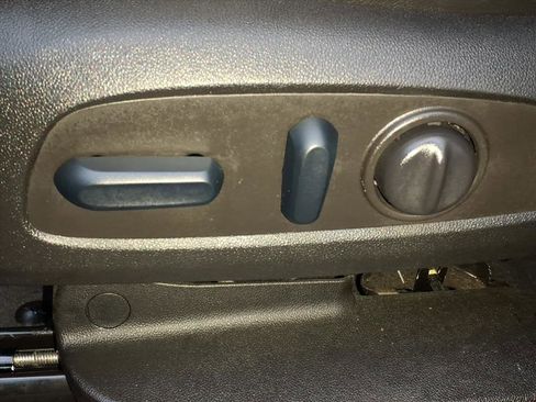 Used 2022 Chevrolet Equinox RS w/ RS Leather Package image 29