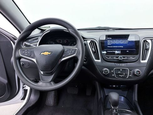 Used 2025 Chevrolet Malibu LS FWD image 3