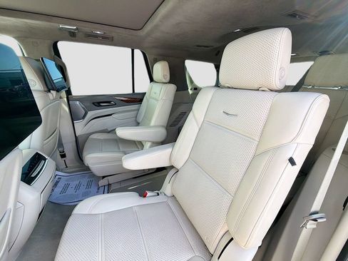 Used 2022 Cadillac Escalade Sport Platinum w/ Heavy-Duty Trailer Package AWD/4WD image 23