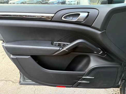 Used 2018 Porsche Cayenne image 10