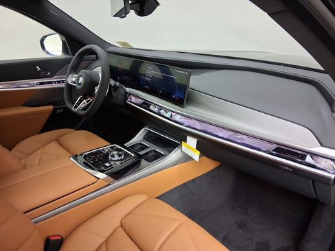 New 2026 BMW 740i w/ Premium Package image 28
