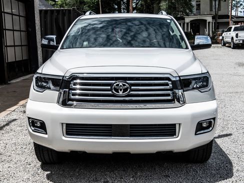 Used 2020 Toyota Sequoia Platinum RWD image 3