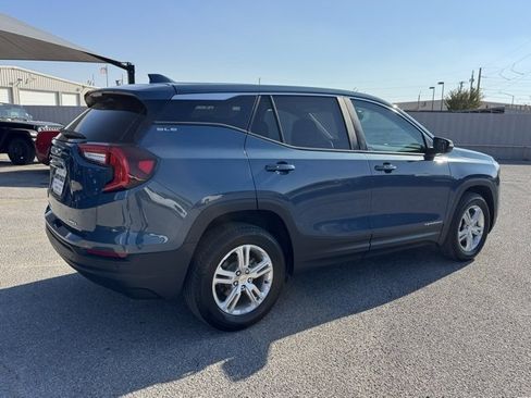 Used 2024 GMC Terrain SLE w/ Fleet Convenience Package image 6