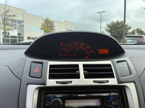 Used 2010 Toyota Yaris 2-Door Hatchback FWD image 16