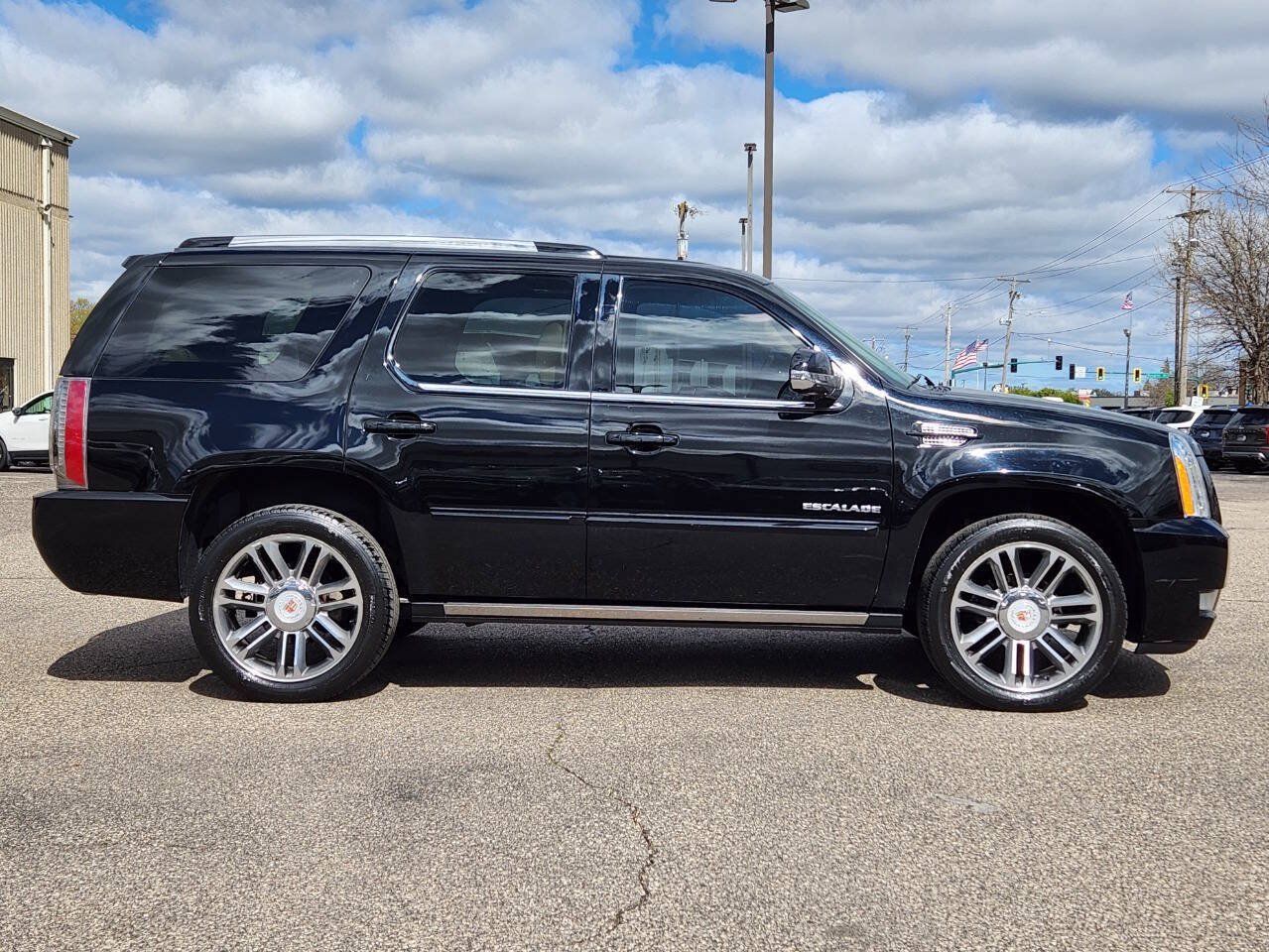 Used 2013 Cadillac Escalade Premium AWD/4WD image 10