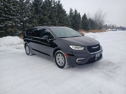 New 2026 Chrysler Pacifica Select