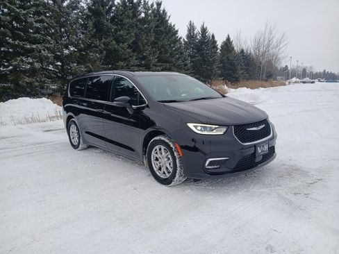 New 2026 Chrysler Pacifica Select image 1
