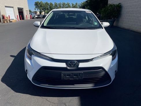 Used 2024 Toyota Corolla LE FWD image 2
